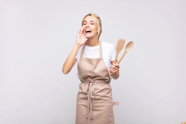 Young Woman Chef Feeling Happy Excited Positive Giving Big Shout — 图库照片