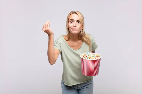 Young Woman Pop Corns Bucket Making Capice Money Gesture Telling — Stock Photo, Image