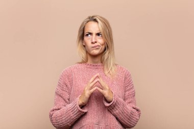 Kadın entrikalar ve komplolar, hilekârlıklar ve hilekarlıklar, kurnazlık ve ihanet