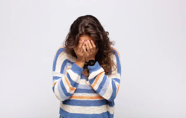 Mulher Sentindo Triste Frustrada Nervosa Deprimida Cobrindo Rosto Com Duas — Fotografia de Stock