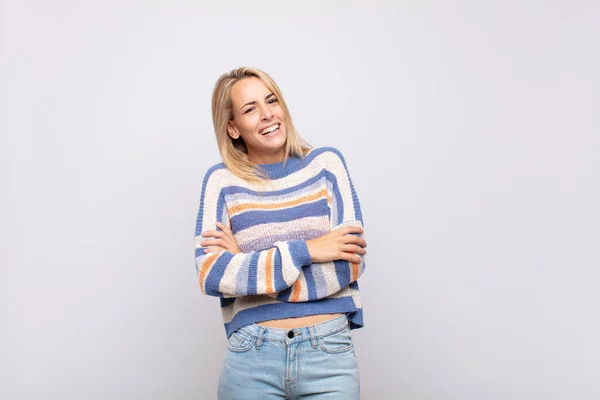 Woman Laughing Happily Arms Crossed Relaxed Positive Satisfied Pose — Stock Photo, Image