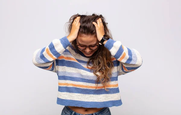 Woman Feeling Stressed Frustrated Raising Hands Head Feeling Tired Unhappy — Stock Photo, Image