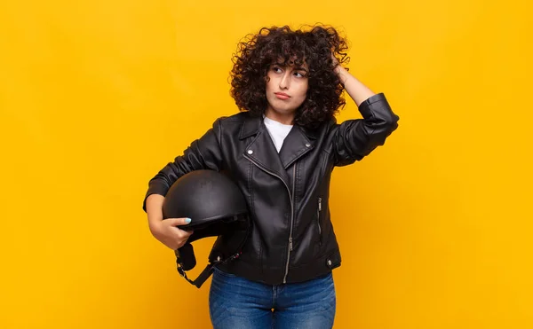 Motorbike Rider Woman Feeling Puzzled Confused Scratching Head Looking Side — Stock Photo, Image