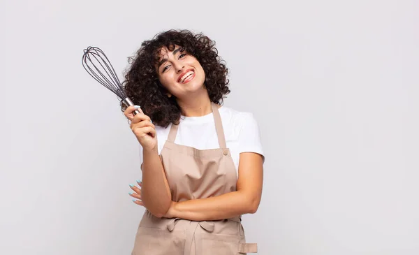 Árabe Guapa Mujer Chef Usando Delantal —  Fotos de Stock