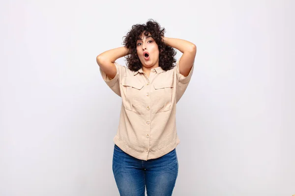 Árabe Bonita Mulher Surpreso Chocado — Fotografia de Stock