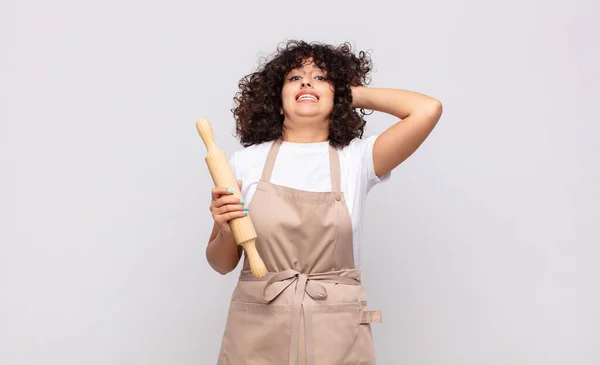 Jonge Mooie Vrouw Chef Kok Gevoel Gestrest Bezorgd Angstig Bang — Stockfoto