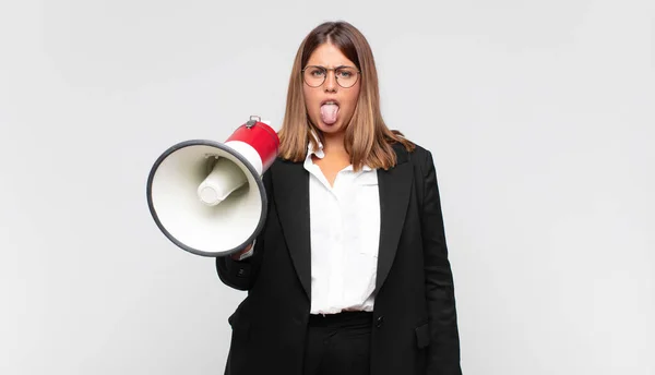 Jeune Femme Avec Mégaphone Sentant Dégoûté Irrité Langue Collante Détestant — Photo