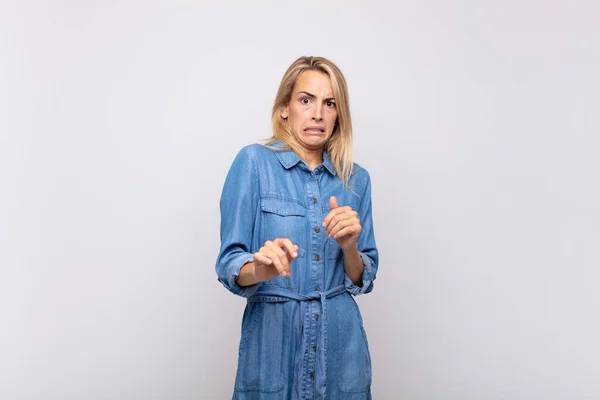 Woman Feeling Disgusted Nauseous Backing Away Something Nasty Smelly Stinky — Stock Photo, Image