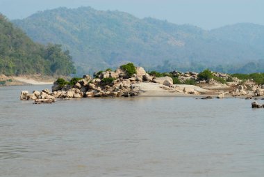 Mekong Nehri yakınındaki Luang Prabang, Laos taşlara için görüntüleyin.
