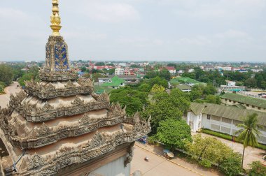 Vientiane, Laos - 22 Nisan 2012: Görünümünden şehir Zafer Anıtı Vientiane, Laos.
