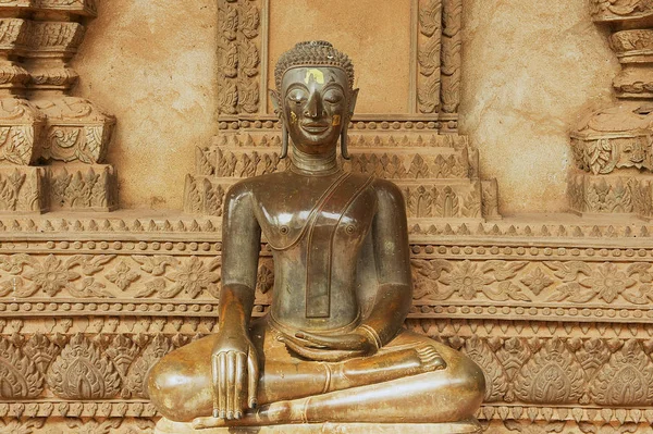 Єнтьян Лаос Квітня 2012 Статуя Будди Розташована Стіні Ззовні Будинку — стокове фото