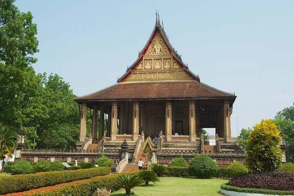 Vientiane Laos Dubna 2012 Neznámí Lidé Navštěvují Haw Phra Kaew — Stock fotografie