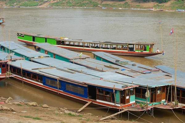 Luang Prabang Laos Abril 2012 Vista Los Barcos Largos Tradicionales —  Fotos de Stock