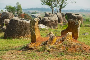 Bir düz bir kavanoz (Site #1) Phonsavan, Xienghouang province, Laos yakınındaki antik taş kavanozlarda. UNESCO Dünya Miras Listesi
