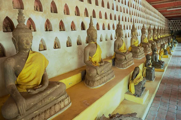 Vientiane Laos Abril 2012 Antiguas Estatuas Buda Templo Wat Saket —  Fotos de Stock