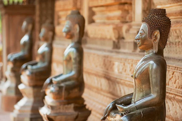 Estátuas Antigas Buda Cobre Localizadas Fora Templo Hor Phra Keo — Fotografia de Stock