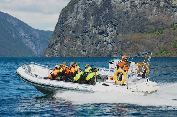 Flam Norsko Červen 2012 Neznámí Turisté Těšit Safari Výlet Motorovým — Stock fotografie