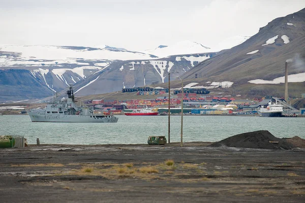 Longyearbyen Norwegia Września 2011 Zobacz Portu Longyearbyen Norwegia — Zdjęcie stockowe