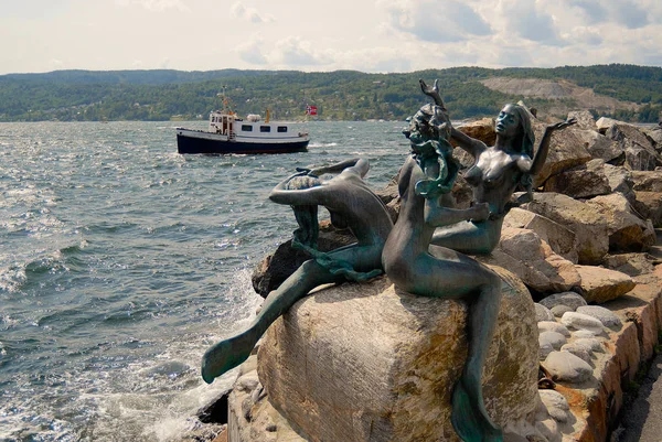 Frogn 2006年7月08日 三美人鱼雕塑在海港的入口在 Drobak — 图库照片