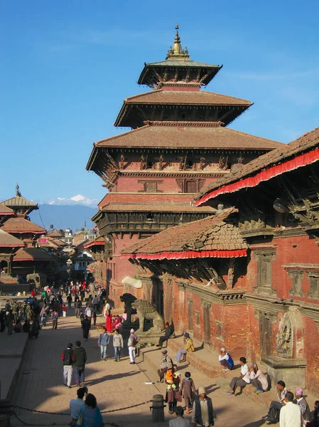 Patan Nepal Novembro 2005 Pessoas Não Identificadas Caminham Pela Praça — Fotografia de Stock