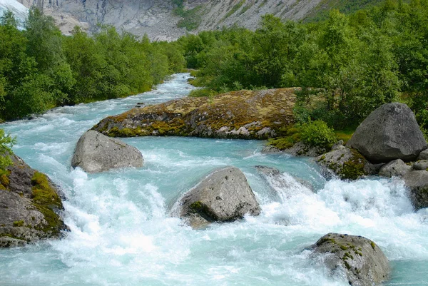 Strumień Wody Malowniczej Wodą Stopiony Lodowiec Jostedalsbreen Największy Lodowiec Kontynentalnej — Zdjęcie stockowe