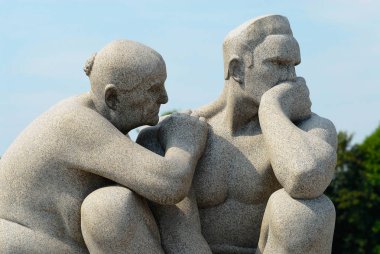 Oslo, Norveç - 06 Temmuz 2006: Gustav Vigeland açık hava şık Park Oslo, Norveç ünlü sanatçı tarafından yapılan granit heykel.