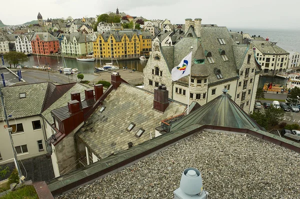 奥勒松 2010 视图到奥勒松 挪威的奥勒松市历史建筑物 — 图库照片
