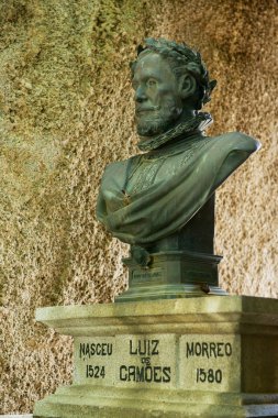 Makao, Çin - 13 Eylül 2013: 16. yüzyıl Portekizli şair Luiz Camoes Makao, Çin büstü.