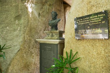 Makao, Çin - 13 Eylül 2013: 16. yüzyıl Portekizli şair Luiz Camoes Makao, Çin büstü.