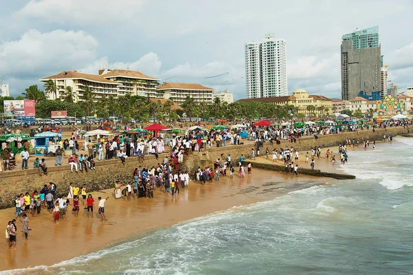 Colombo Sri Lanka Mei 2011 Niet Geïdentificeerde Mensen Ontspannen Aan — Stockfoto