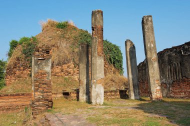 Kalıntıları antik tapınak Wat Nakorn Kosa Lopburi, Tayland. 