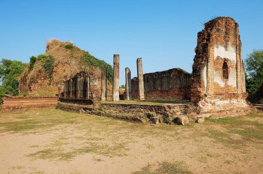 Kalıntıları antik tapınak Wat Nakorn Kosa Lopburi, Tayland. 