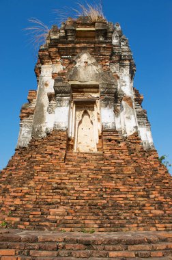 Harabe stupa, antik tapınak Wat Nakorn Kosa Lopburi, Tayland. 