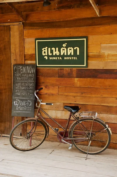 Chiang Khan Thailand April 2010 Altes Fahrrad Eingang Eines Der — Stockfoto