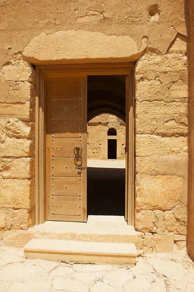 Amman Jordanië Augustus 2012 Ingang Naar Het Verlaten Woestijn Kasteel — Stockfoto