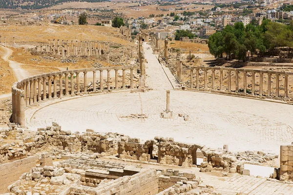 Ερείπια Του Φόρουμ Οβάλ Plaza Και Κιονοστοιχία Οδός Jerash Στην — Φωτογραφία Αρχείου