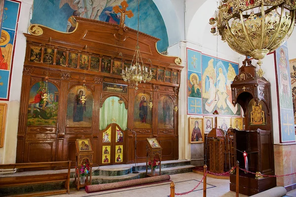 Madaba Jordania Sierpnia 2012 Wnętrze Bizantyjski Kościół Świętego Jerzego Madaba — Zdjęcie stockowe