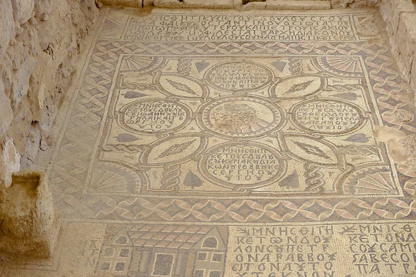 Αρχαίο Ρωμαϊκό Δάπεδο Μωσαϊκό Στην Εκκλησία Saint Stevens Στον Αρχαιολογικό — Φωτογραφία Αρχείου
