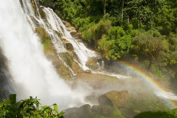 Vattenfall Med Regnbåge Djungel Wachiran Vattenfall Doi Inthanon Nationalpark Chiang — Stockfoto
