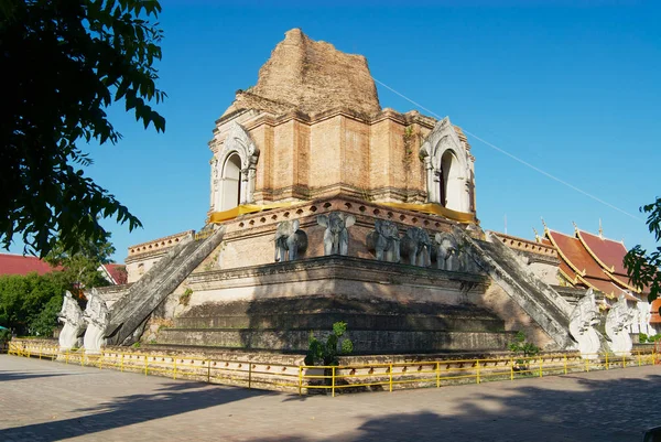 Ruiny Starożytnej Świątyni Wat Chedi Luang Chiang Mai Tajlandia — Zdjęcie stockowe