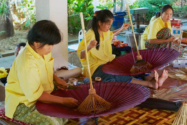 Chiang Mai Thailand November 2008 Oidentifierade Thailändska Kvinnor Montera Traditionella — Stockfoto