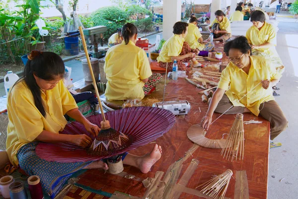 Chiang Mai Thailand November 2008 Unidentified Thai Women Assemble Traditional — Stock Photo, Image