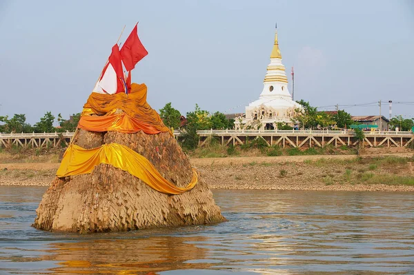 Nong Khai Tajlandia Kwietnia 2010 Phra Tad Klang Nam Zatopiony — Zdjęcie stockowe