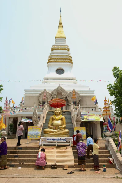 Nong Khai Tajlandia Kwietnia 2010 Niezidentyfikowanych Osób Odwiedza Wat Chedi — Zdjęcie stockowe