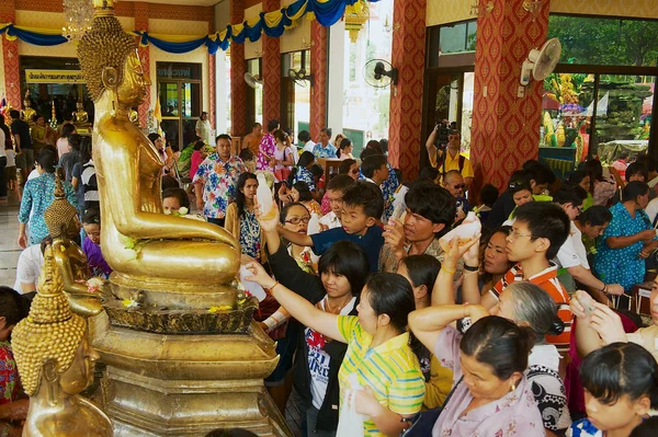 Nong Khai Tajlandia Kwietnia 2010 Niezidentyfikowany Ludzie Modlą Się Świątyni — Zdjęcie stockowe