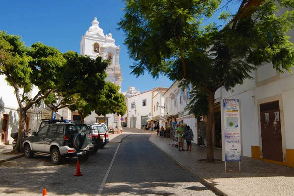 ラゴス ポルトガルのダウンタウンの歴史的な建物が通りにラゴス ポルトガル 2006 ビュー ラゴスがアルガルヴェ ポルトガルの観光地町です — ストック写真