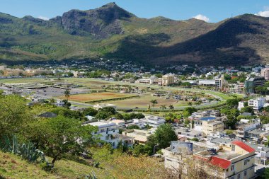 Port Louis, Mauritius - 29 Kasım 2012: Port Louis, Mauritius oranı parça ve şehir binalarda görünümüne.