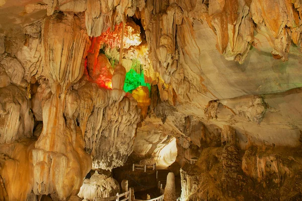 Vang Vieng Laos Aprile 2012 Interno Della Bellissima Grotta Tham — Foto Stock