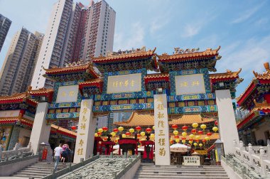 Hong Kong, Çin - 14 Eylül 2012: Sik Sik Yuen Wong Tai Sin temple Kowloon Hong Kong, Çin'de kimliği belirsiz kişi ziyaret.
