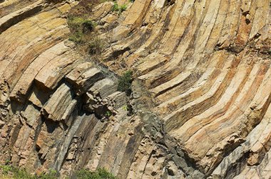 Hong Kong Global Geopark Hong Kong, Çin'de volkanik kökenli bükülmüş altıgen sütunlar.